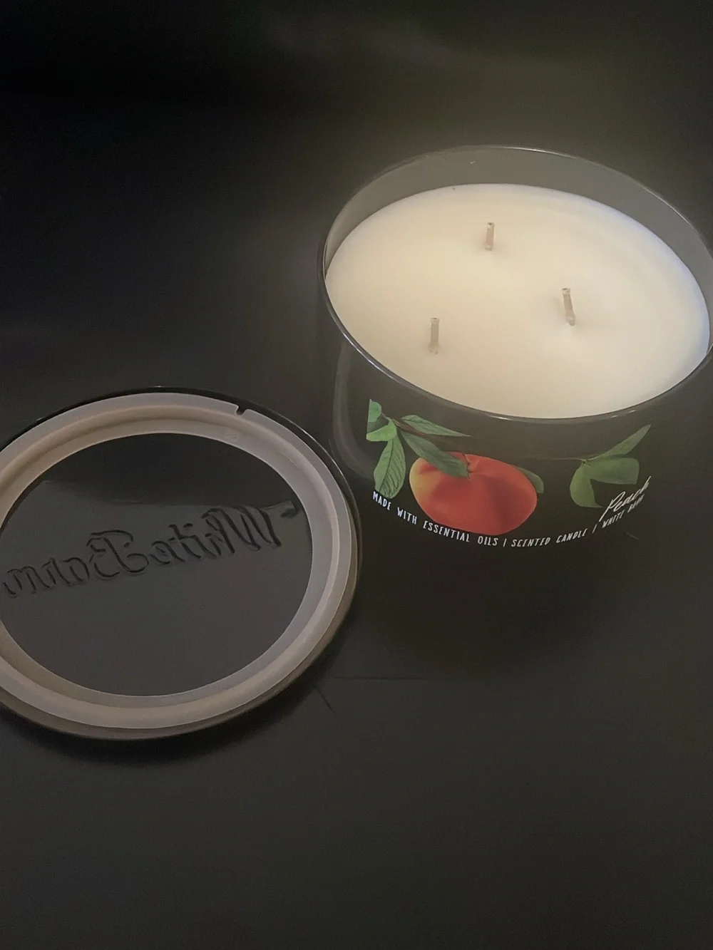 Bath & Body Works White Barn Peach Scented Candle